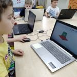 Dzieci przy komputerach