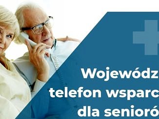 Plakat biało-niebieski: dwoje starszych ludzi przy telefonie; napis Wojewódzki telefon wsparcia dla seniorów
