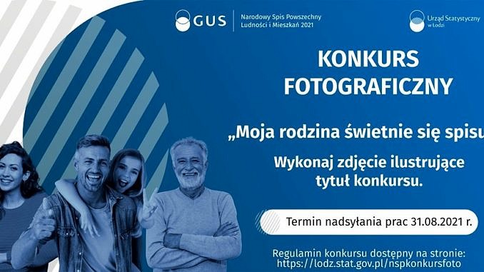 Plakat GUS: na niebieskim tle grupa ludzi w różnym wieku i napis Konkurs fotograficzny" Moja rodzina świetnie sie spisuje"