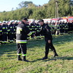 Przegląd gotowości jednostek OSP z terenu gminy Wola Krzysztoporska - strażacy, samochody, sprzęt ratowniczy sprawdzane przez komisję i wójta gminy