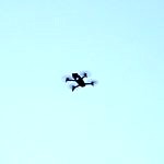 dron na tle nieba