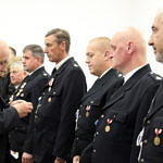 Strażacy otrzymują odznaczenia i medale