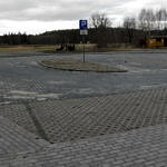 Parking z betonowej kostki przy szkole w Parzniewicach