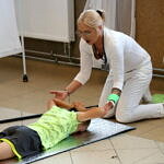fizjoterapeuci pokazuj ćwiczenia
