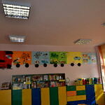 Odmalowany sufit z nowymi lampami w oddziale przedszkolnym