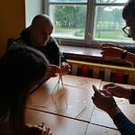 Konstrukcja ze spaghetti wykonywane przez rodziców