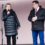 Przewodnicząca Rady Gminy Małgorzata Gniewaszewska i wójt Roman Drozdek na scenie