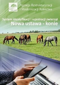 napis Nowa ustawa - konie; konie a zielonej łące