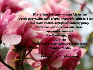 Życzenia na Dzień Kobiet na tle różowych magnolii