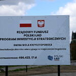 Tablica informacyjna o dofinansowaniu z funduszu Polski Ład