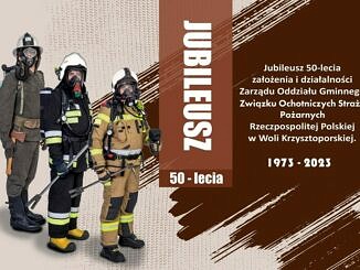 Plakat Jubileusz 50-lecia Zarządu Oddziału Gminnego ZOSP w Woli Krzysztoporskiej; trzej strażacy w mundurach od najstarszego do najnowoczesniejszego wyposażenia