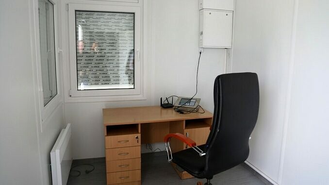 PSZOK - nowe biuro: biurko, sprzęt, fotel