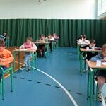 Uczestnicy konkursu podczas pisania testu