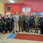 zespół Pasjonatki, kombatanci i dyrektor GOK w Woli Krzysztoporskiej