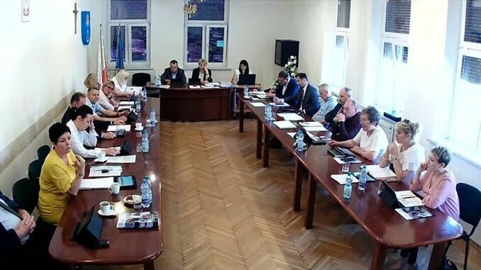 sesja Rady Gminy - radni przy stołach