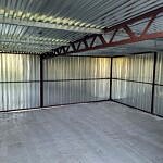 metalowe pomieszczenie - garaż