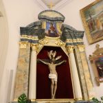 Ołtarz boczny z Chrystusem po renowacji