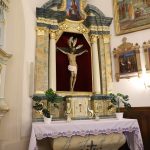Ołtarz boczny z Chrystusem po renowacji