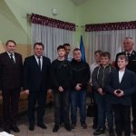Członkowie OSP Krężna z młodzieżówką i władzami gminy